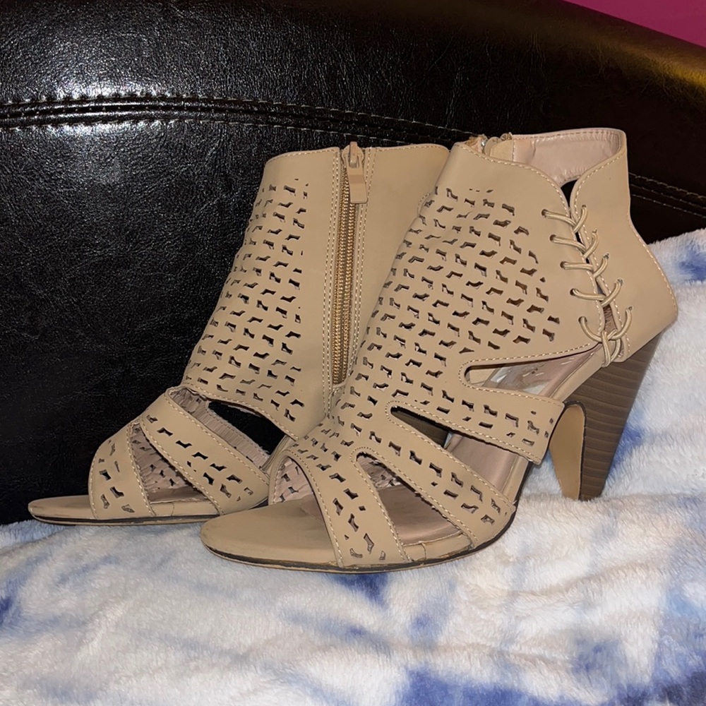 Tan women’s dress shoe
